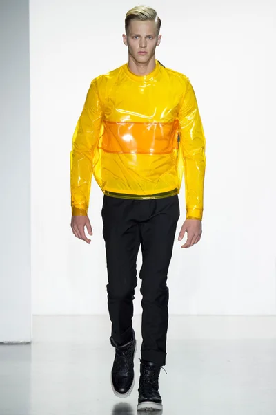 Look 25